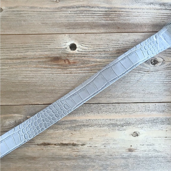 Levi’s Faux Croc 🐊 Sliver Belt - Picture 4 of 4